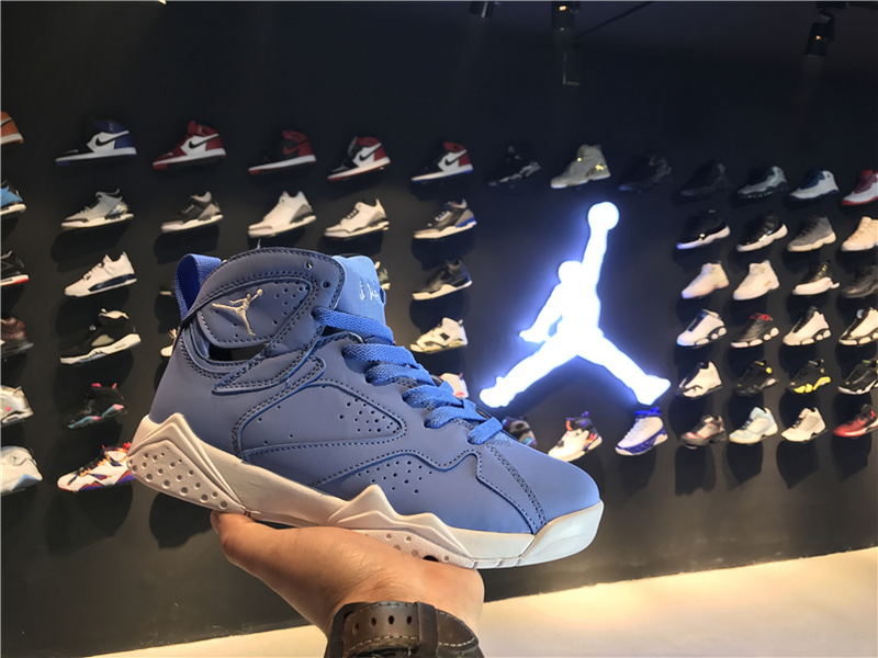 Air Jordan 7 Pantone 304775 400